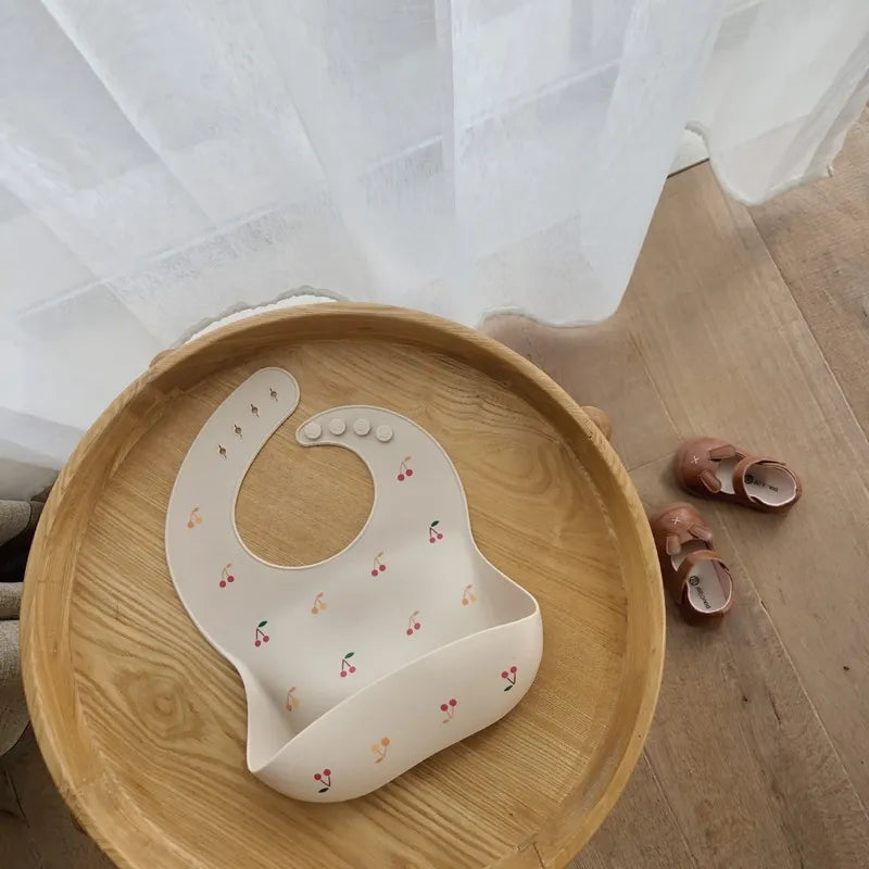 Ditsy silicone Baby bibs